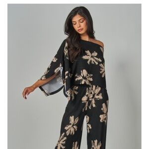 NWT Love Poem Black Daisy Off The Shoulder Plisse Set Size L